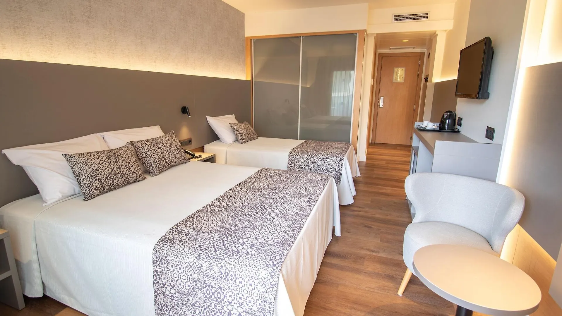 Golden Bahia De Tossa & Spa 4* Sup. Tossa de Mar Hotel